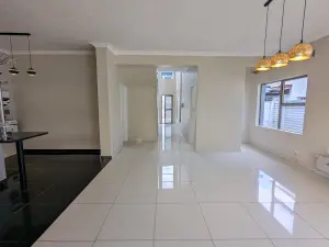 Townhouse/Complex/Cluster to Rent in Newlands