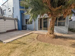 Townhouse/Complex/Cluster to Rent in Newlands