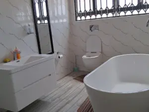 5 Bedroom House to Rent in Mount Pleasant Heights