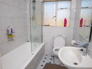 3 Bedroom House to Rent in Greengrove