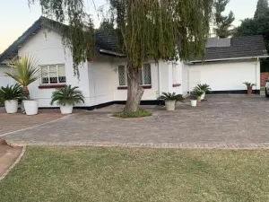 3 Bedroom House to Rent in Greengrove
