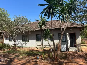 3 Bedroom House to Rent in Meyrick Park