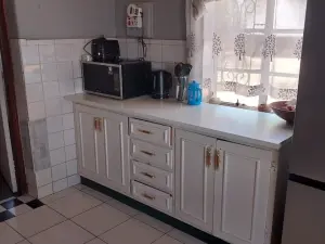 3 Bedroom House to Rent in Meyrick Park