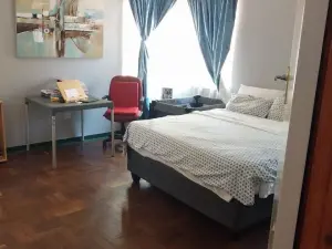 3 Bedroom House to Rent in Meyrick Park