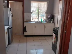 3 Bedroom House to Rent in Meyrick Park