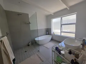 Townhouse/Complex/Cluster to Rent in Newlands