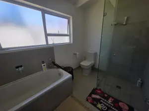 Townhouse/Complex/Cluster to Rent in Newlands