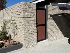 Townhouse/Complex/Cluster to Rent in Greendale North