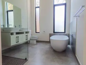 Townhouse/Complex/Cluster to Rent in Newlands