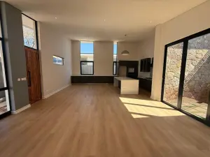 Townhouse/Complex/Cluster to Rent in Newlands