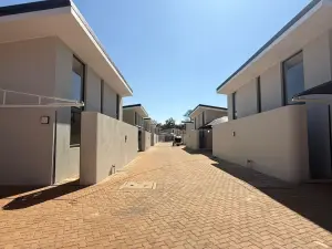 Townhouse/Complex/Cluster to Rent in Newlands