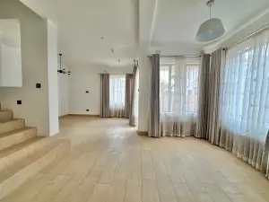 Townhouse/Complex/Cluster to Rent in Marlborough