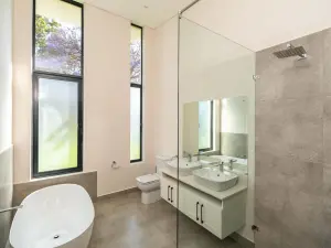 Townhouse/Complex/Cluster to Rent in Newlands