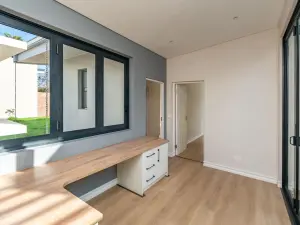 Townhouse/Complex/Cluster to Rent in Newlands