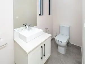 Townhouse/Complex/Cluster to Rent in Newlands