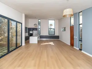 Townhouse/Complex/Cluster to Rent in Newlands
