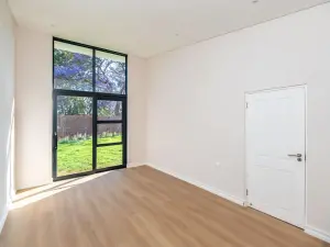 Townhouse/Complex/Cluster to Rent in Newlands