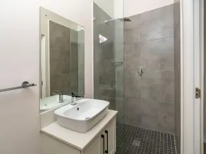 Townhouse/Complex/Cluster to Rent in Newlands
