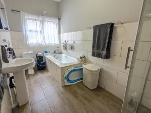 3 Bedroom Cottage/Garden Flat to Rent in Newlands
