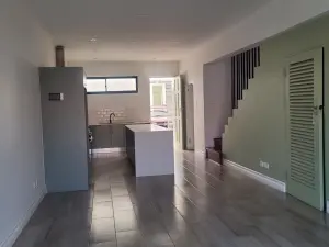 Townhouse/Complex/Cluster to Rent in Newlands