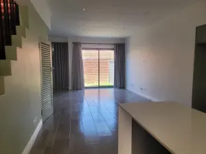 Townhouse/Complex/Cluster to Rent in Newlands