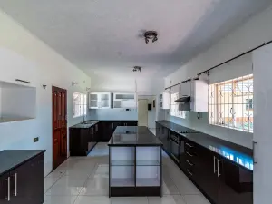 4 Bedroom House to Rent in Chisipite