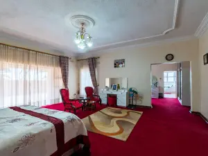 9 Bedroom House to Rent in Glen Forest