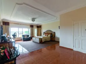 9 Bedroom House to Rent in Glen Forest