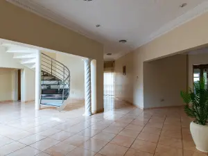 9 Bedroom House to Rent in Glen Forest