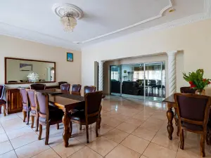 9 Bedroom House to Rent in Glen Forest