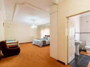 9 Bedroom House to Rent in Glen Forest
