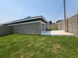 Townhouse/Complex/Cluster to Rent in Greendale North