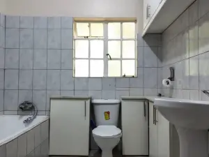 4 Bedroom House to Rent in Borrowdale Brooke