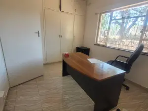 4 Bedroom House to Rent in Greystone Park