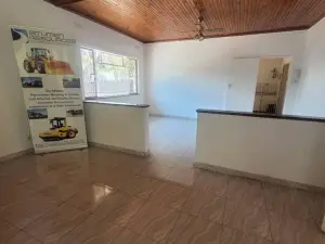 4 Bedroom House to Rent in Greystone Park