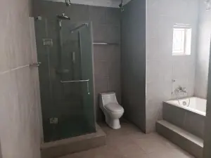 2 Bedroom Cottage/Garden Flat to Rent in Greystone Park