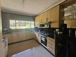 4 Bedroom House to Rent in Greystone Park