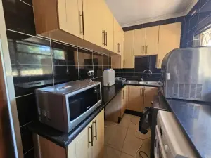 4 Bedroom House to Rent in Greystone Park