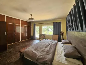 4 Bedroom House to Rent in Greystone Park