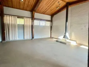 Commercial Property to Rent in Highlands