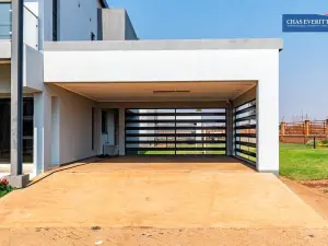 Townhouse/Complex/Cluster to Rent in Fairview
