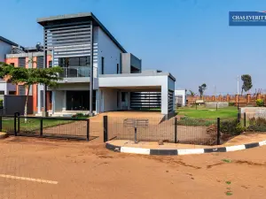 Townhouse/Complex/Cluster to Rent in Fairview