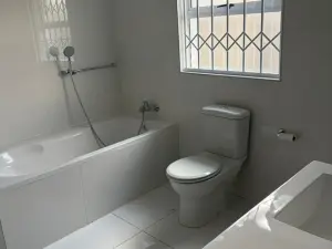 Townhouse/Complex/Cluster to Rent in Greendale North