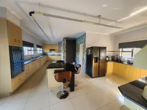 6 Bedroom House to Rent in Glen Lorne