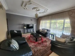 6 Bedroom House to Rent in Glen Lorne