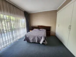 6 Bedroom House to Rent in Glen Lorne