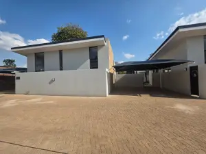 Townhouse/Complex/Cluster to Rent in Newlands