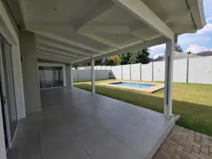 Townhouse/Complex/Cluster to Rent in Newlands