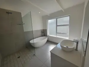 Townhouse/Complex/Cluster to Rent in Newlands