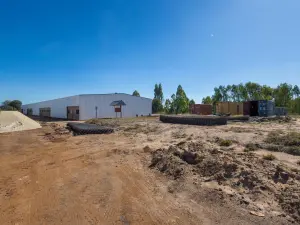 Industrial Stand to Rent in Arlington